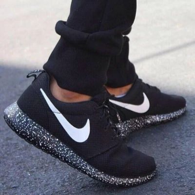 Лот: 6277852. Фото: 1. Кроссовки Nike Roshe Run пятнистые. Кеды, кроссовки, слипоны