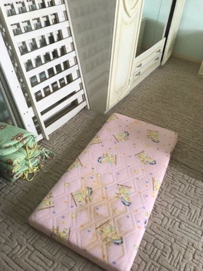 Лот: 9920330. Фото: 1. Кроватка детская + матрасик... Детские кровати и кроватки