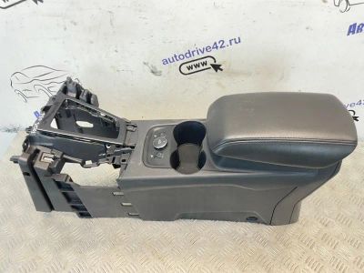 Лот: 25318848. Фото: 1. подлокотник Ford Focus CB8. Двигатель и элементы двигателя