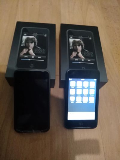 Лот: 11870160. Фото: 1. Apple iPod Touch 4Gb, 8Gb 2 штуки... Плееры