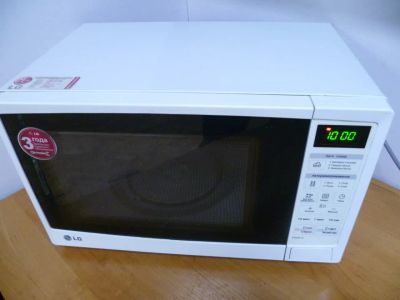 Лот: 17250940. Фото: 1. Микроволновая печь LG MS2041N. Микроволновки, мини-печи