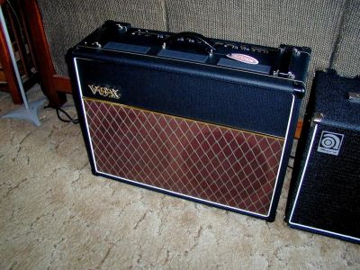 Лот: 5274860. Фото: 1. Комбоусилитель ламповый VOX AC15C2... Гитарные эффекты и комбоусилители