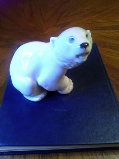 Лот: 7650547. Фото: 1. Статуэтка Белый медведь фарфор... Фарфор, керамика