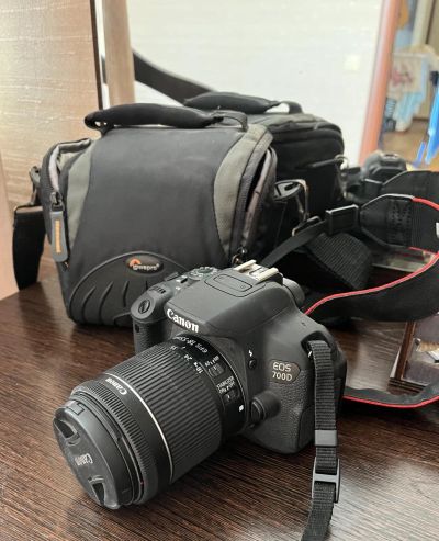 Лот: 19550546. Фото: 1. Canon eos 700d. Цифровые зеркальные