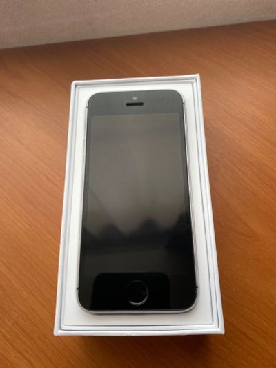 Лот: 15584556. Фото: 1. iPhone Se 32 gb. Смартфоны