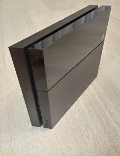 Лот: 18285047. Фото: 1. Sony Playstation 4 FAT + геймпад... Игровые приставки, консоли