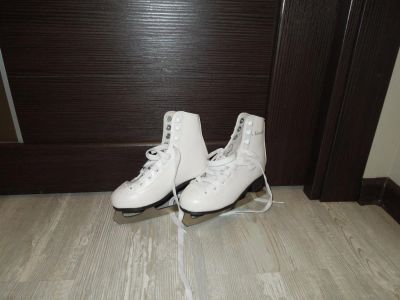 Лот: 6376978. Фото: 1. Коньки для девочки. Коньки