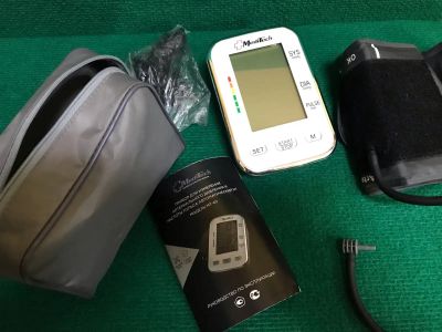 Лот: 24955317. Фото: 1. Тонометр Meditech MT-40 в чехле... Оборудование