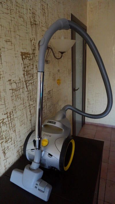 Лот: 5506103. Фото: 1. Пылесос zanussi. Пылесосы, паровые швабры