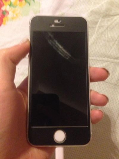 Лот: 6911534. Фото: 1. Iphone 5s silver 16Gb на гарантии... Смартфоны