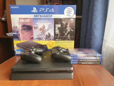 Лот: 18499371. Фото: 1. PS4 Slim 1tb 2 джойстика 4 игры. Игровые приставки, консоли