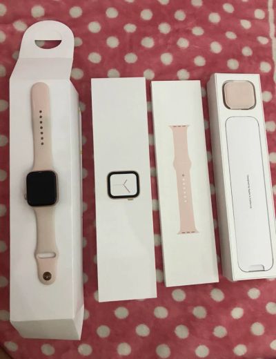 Лот: 14066920. Фото: 1. Apple Watch 4 серии 44mm. Смарт-часы, фитнес-браслеты, аксессуары