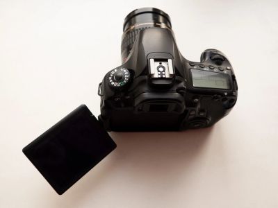 Лот: 20316941. Фото: 1. Зеркальный фотоаппарат Canon EOS... Цифровые зеркальные