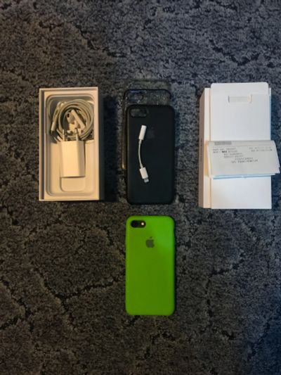 Лот: 15461944. Фото: 1. Продам IPhone 7 32GB чёрный. Смартфоны