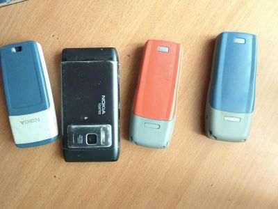 Лот: 11238173. Фото: 1. Nokia N8, nokia 1100, nokia 1110. Кнопочные мобильные телефоны