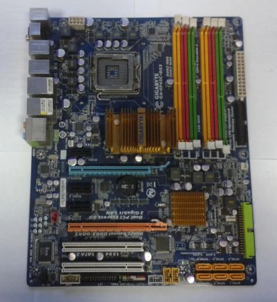 Лот: 9045894. Фото: 1. Материнская плата Gigabyte GA-EP45C-DS3... Материнские платы