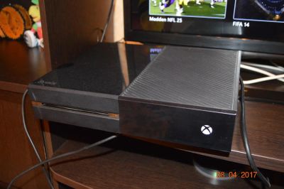 Лот: 9435329. Фото: 1. Продаю XBOX One 500 Gb +Tom Clancy... Игровые приставки, консоли