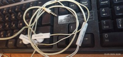 Лот: 25192921. Фото: 1. Гарнитура HTC Desire (модель не... Наушники, гарнитуры