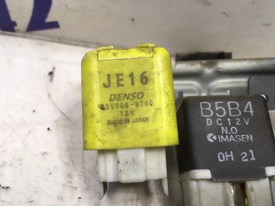 Лот: 21713150. Фото: 1. реле Mazda Demio DW3W. Двигатель и элементы двигателя