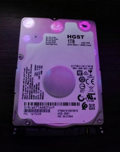Лот: 15031058. Фото: 1. Жёсткий диск HGST 2,5" 1Tb. Жёсткие диски (HDD)