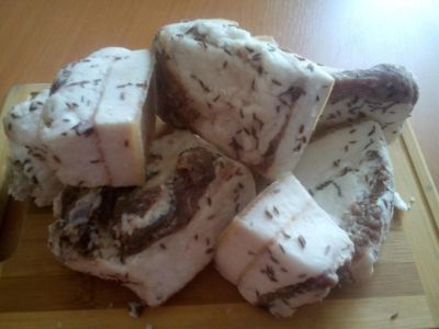 Лот: 6477362. Фото: 1. Сало соленое с чесноком и тмином... Мясо, птица, яйцо