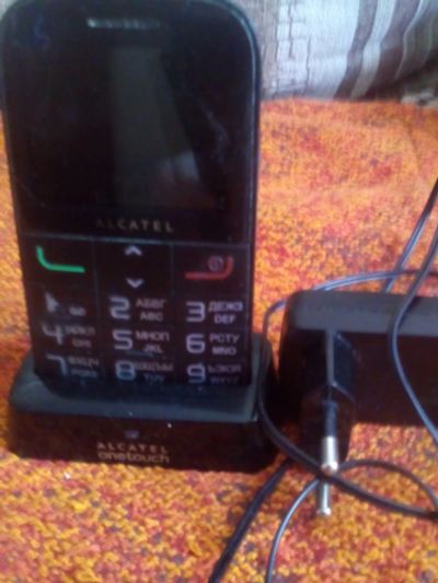 Лот: 25199338. Фото: 1. Сотовый телефон для пожилых Alcatel... Кнопочные мобильные телефоны