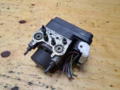 Лот: 18529846. Фото: 1. Блок abs Toyota Premio AZT240... Тормозная система