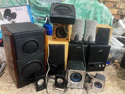 Лот: 25858214. Фото: 1. Куча колонок. Портативные, беспроводные колонки
