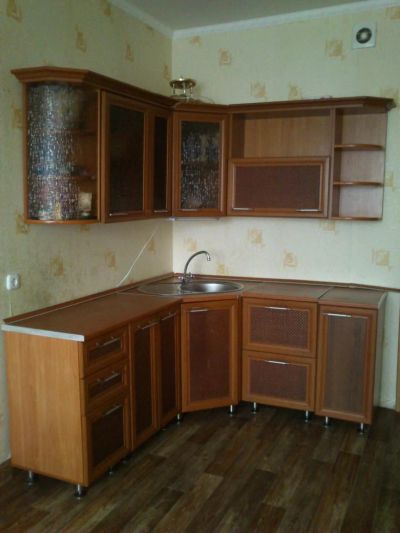 Лот: 4492615. Фото: 1. Кухня угловая Срочно. Кухонные гарнитуры