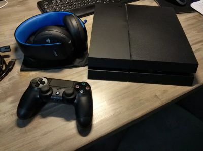 Лот: 10999770. Фото: 1. Sony Playstation 4. Игровые приставки, консоли
