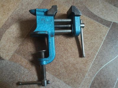 Лот: 9815674. Фото: 1. Тиски. Гаражное, автосервисное оборудование