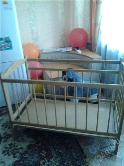Лот: 2632365. Фото: 1. кроватка детская и стульчик для... Детские кровати и кроватки