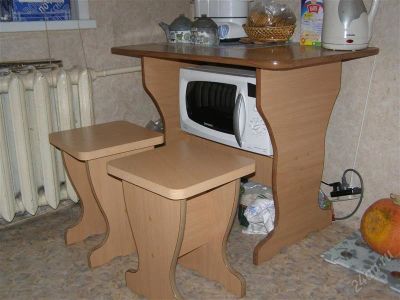 Лот: 1240282. Фото: 1. Продам стол кухонный и 4 стула. Столы, стулья, обеденные группы