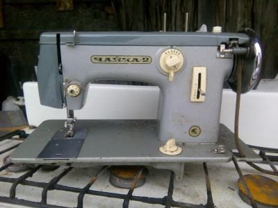 Лот: 8363352. Фото: 1. швейная машина чайка 2. Швейная, вязальная
