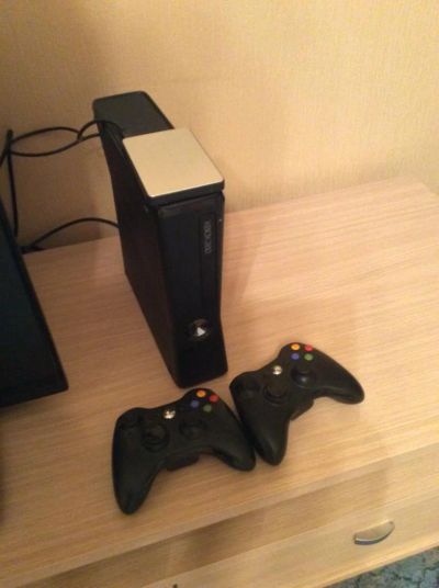 Лот: 5090825. Фото: 1. Xbox 360 slim 4gb freeboot(можно... Игровые приставки, консоли