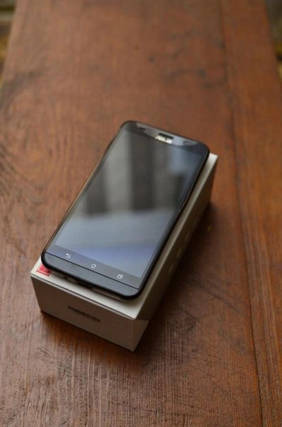 Лот: 11155778. Фото: 1. Asus Zenfone 2 ZE551ML 64 Гб 4... Смартфоны