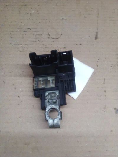 Лот: 21403405. Фото: 1. клемма плюс Toyota Vitz SCP90. Двигатель и элементы двигателя