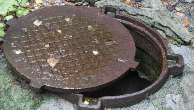 Лот: 20543633. Фото: 1. Канализационный чугунный люк б... Водоотведение, водостоки и канализация