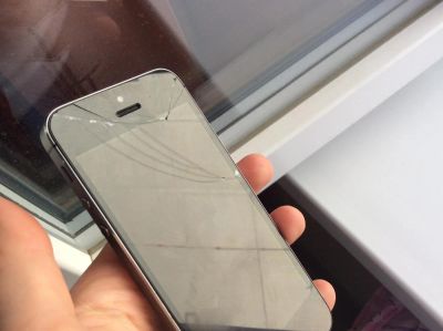 Лот: 6435881. Фото: 1. iPhone 5s 16GB Space Gray (разбит... Смартфоны