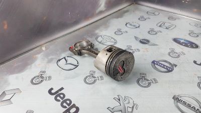 Лот: 23588746. Фото: 1. Шатун Mitsubishi Chariot 4D68... Двигатель и элементы двигателя