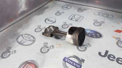 Лот: 23590414. Фото: 1. Поршень с шатуном Daihatsu Max... Двигатель и элементы двигателя