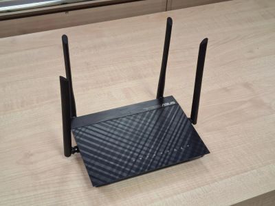 Лот: 16674111. Фото: 1. ASUS RT-AC1200G+. Маршрутизаторы (роутеры)