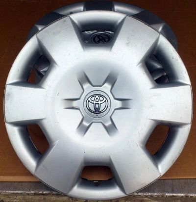 Лот: 3915807. Фото: 1. Колпаки Toyota оригинальные r14. Колпаки