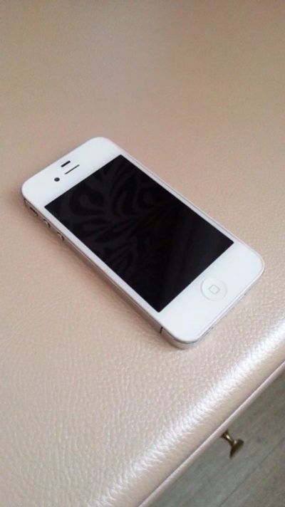 Лот: 3656029. Фото: 1. Продам iPhone 4S 16gb белый б... Смартфоны