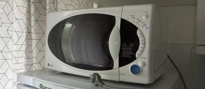 Лот: 23242848. Фото: 1. Микроволновая печь LG MB 4352T. Микроволновки, мини-печи
