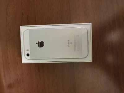 Лот: 12106882. Фото: 1. iphone se. Смартфоны