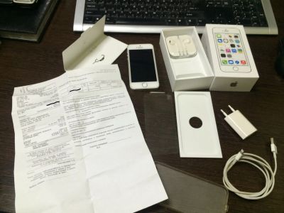 Лот: 6212542. Фото: 1. iphone 5s 32Gb РСТ Полный комплект. Смартфоны