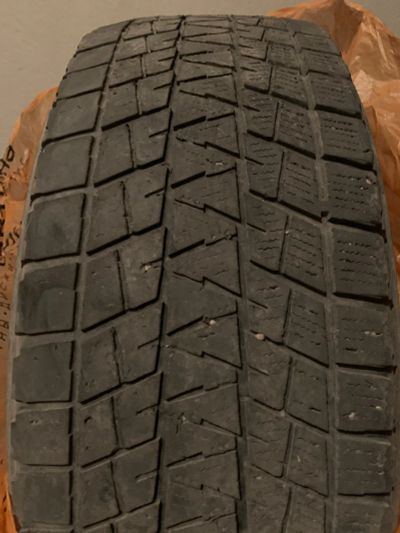 Лот: 17878042. Фото: 1. Шины зимние Bridgestone 225/65... Шины