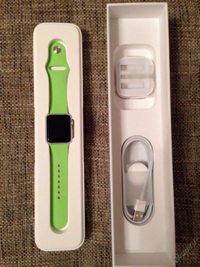 Лот: 5825382. Фото: 1. Apple Watch Sport 38mm green. Смарт-часы, фитнес-браслеты, аксессуары