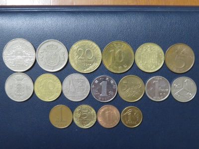 Лот: 16242532. Фото: 1. 17 иностранных монет с рубля. Наборы монет